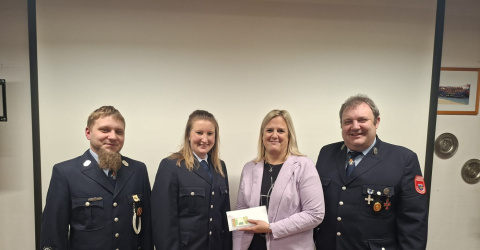 Julia Schmeller von der OBA mit der FF Krummennaab