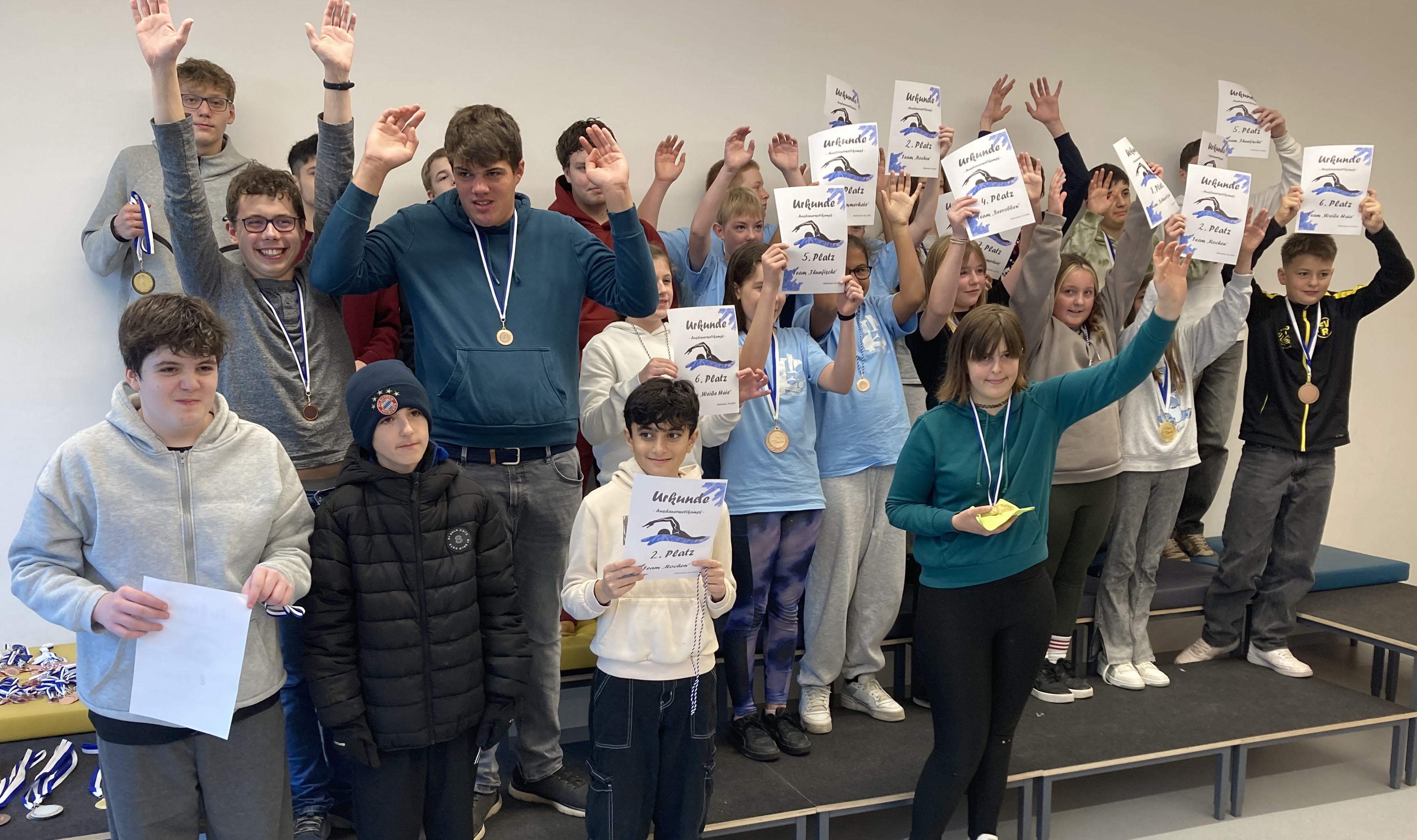 Siegerehrung beim inklusiven Schwimmwettbewerb